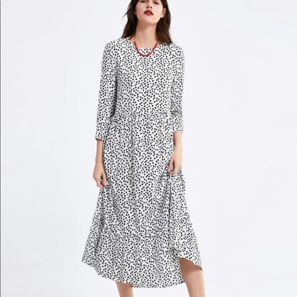 The dress harpers bazaar called “the Zara dress everyone is obsessed with”